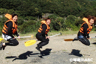 みんなで仲良くラフティング