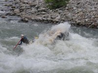 春の雪解けの利根川は、世界レベルの激流ラフティングが楽しめます。