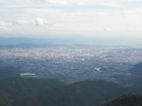 登山道の途中からは、京都市内が一望できます。大文字山や京都タワーを探してみましょう。