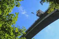 「天空に架かる橋」と言われる須津渓谷橋から勇気を振り絞ってジャンプ！