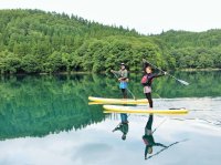 静かな湖面に写る景色は息をのむ美しさ。青木湖の自然を楽しむツーリングに出かけましょう！
