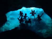 青の洞窟でシュノーケルも可能なボートツアー！