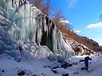 厳冬期限定 雲竜渓谷アイスワールドツアー アイゼン使用 栃木県 日光 中禅寺湖 そとあそび