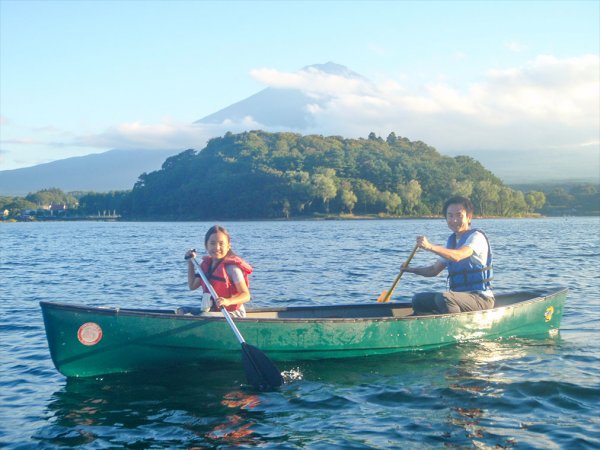 気象条件等がよければ、富士五湖唯一の無人島の「鵜の島」にも行くことができます