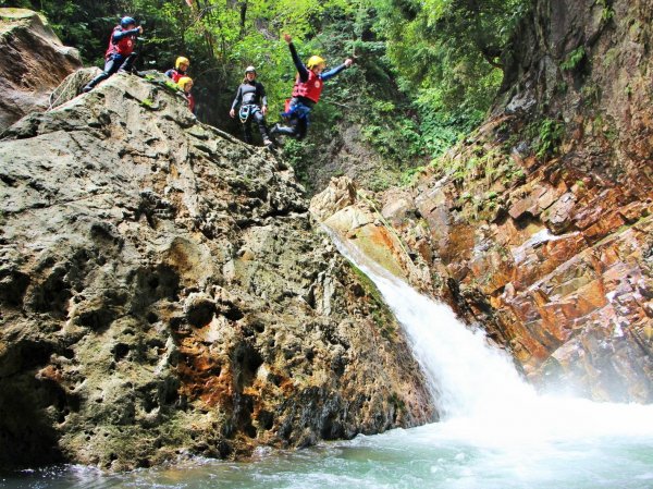 落差7m！アビスの滝