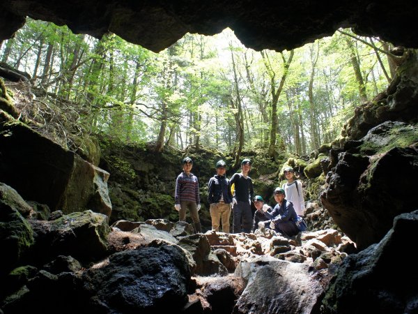 富士山麓洞窟探検 青木ヶ原樹海 トレッキング 冨士エコツアー サービス そとあそび