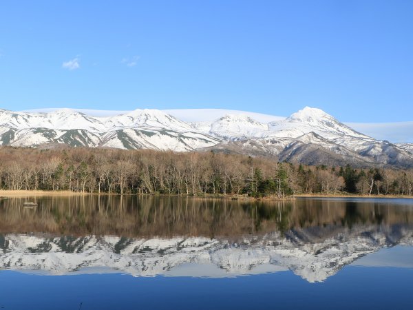 湖面に美しく知床連山を移す知床五湖