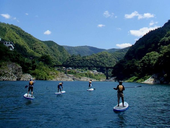 美しい渓谷が広がる名勝吉野川でSUPを楽しもう！