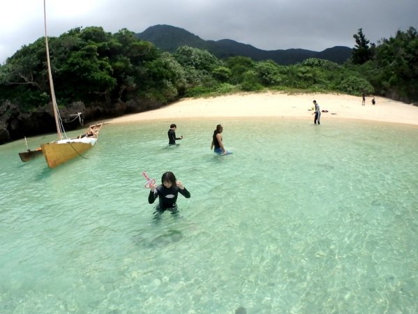 無人島に上陸！フカフカのビーチで遊んだり休憩したりと島時間を満喫！