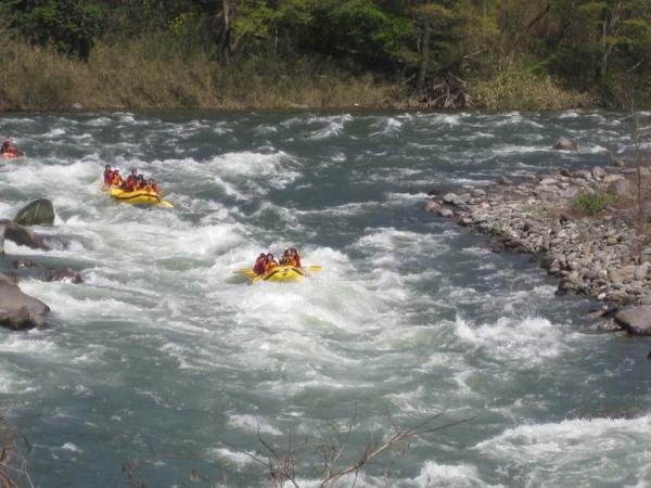 赤城のラフティングの体験ツアー そとあそび