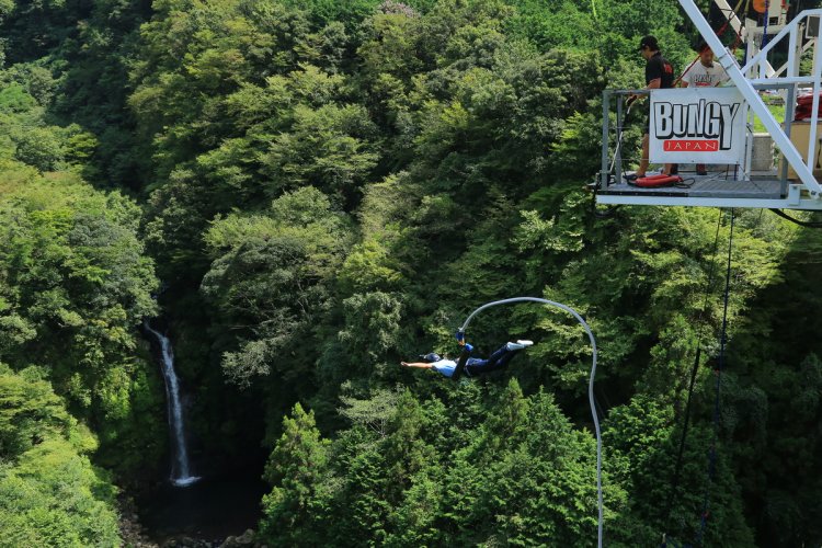 東海のバンジージャンプの体験ツアー そとあそび