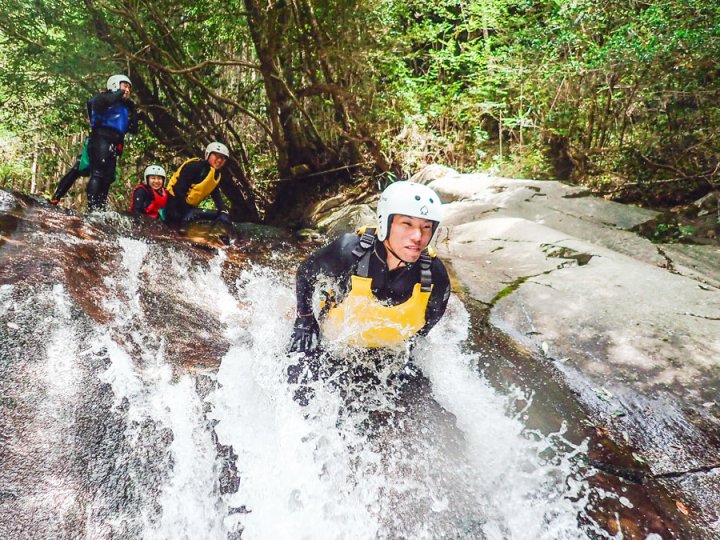 東海のキャニオニング シャワークライミング 沢登り の体験ツアー そとあそび